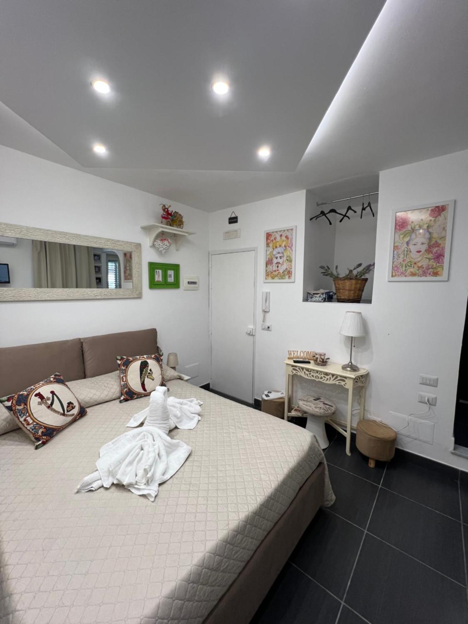 Nel Cortile Suite チェファル エクステリア 写真